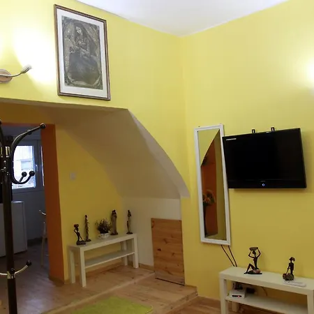 Apartment Green